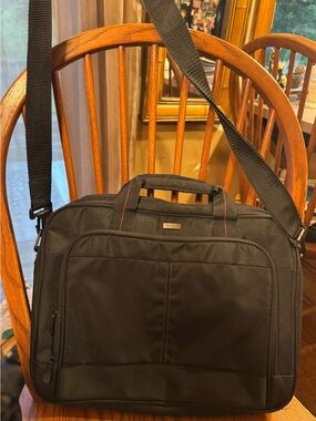 Targus Black Laptop Shoulder Bag with Red Stitching